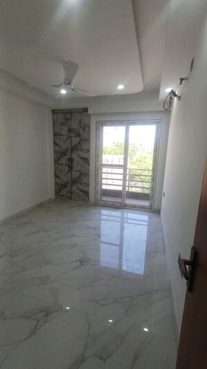 Room in 3 BHK Builder Floor at Sector 22 – for Rent