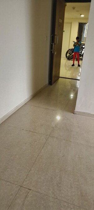 Room in 2 BHK Apartment at Lodha Amara, Kolshet Road – for Rent