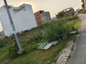 Plot – Garden View at Avadh Vihar Yojna - for Sale