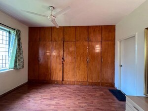 Room in 4 BHK Apartment at Prestige Langleigh, Whitefield – for Rent