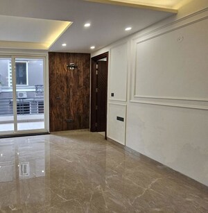 Room in 3 BHK Builder Floor at Sector 22 – for Rent