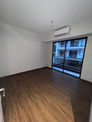 Room in 3 BHK Apartment at Signature Global City 63A, Sector 63a – for Rent