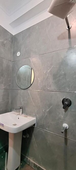 Bathroom in 1 BHK Builder Floor at Saket – for Rent