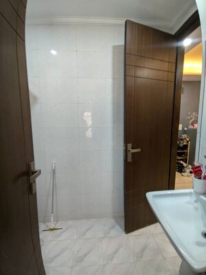 Bathroom in 1 BHK Builder Floor at Saket – for Rent