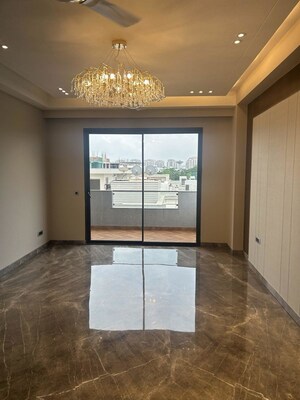 Room in 3 BHK Builder Floor at Sector 22 – for Rent