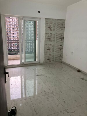 Room in 3 BHK Apartment at Nirala Estate II, Tech Zone 4 Greater Noida – for Rent