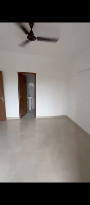 Room in 3 BHK Apartment at Aadhar The Business Capital High Rise, Knowledge Park V Greater Noida – for Rent