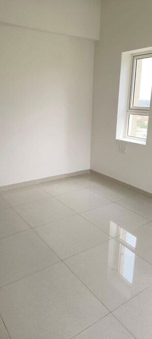 Room in 1 BHK Apartment at Lodha Amara, Kolshet Road – for Rent