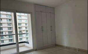 Room in 3 BHK Apartment at Hermitage Centralis, Vip Road – for Rent