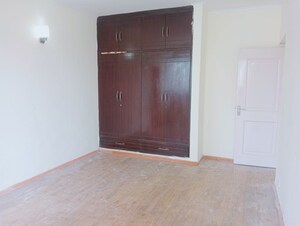 Room in 3 BHK Apartment at Orchid Petals, Sector 49 – for Rent
