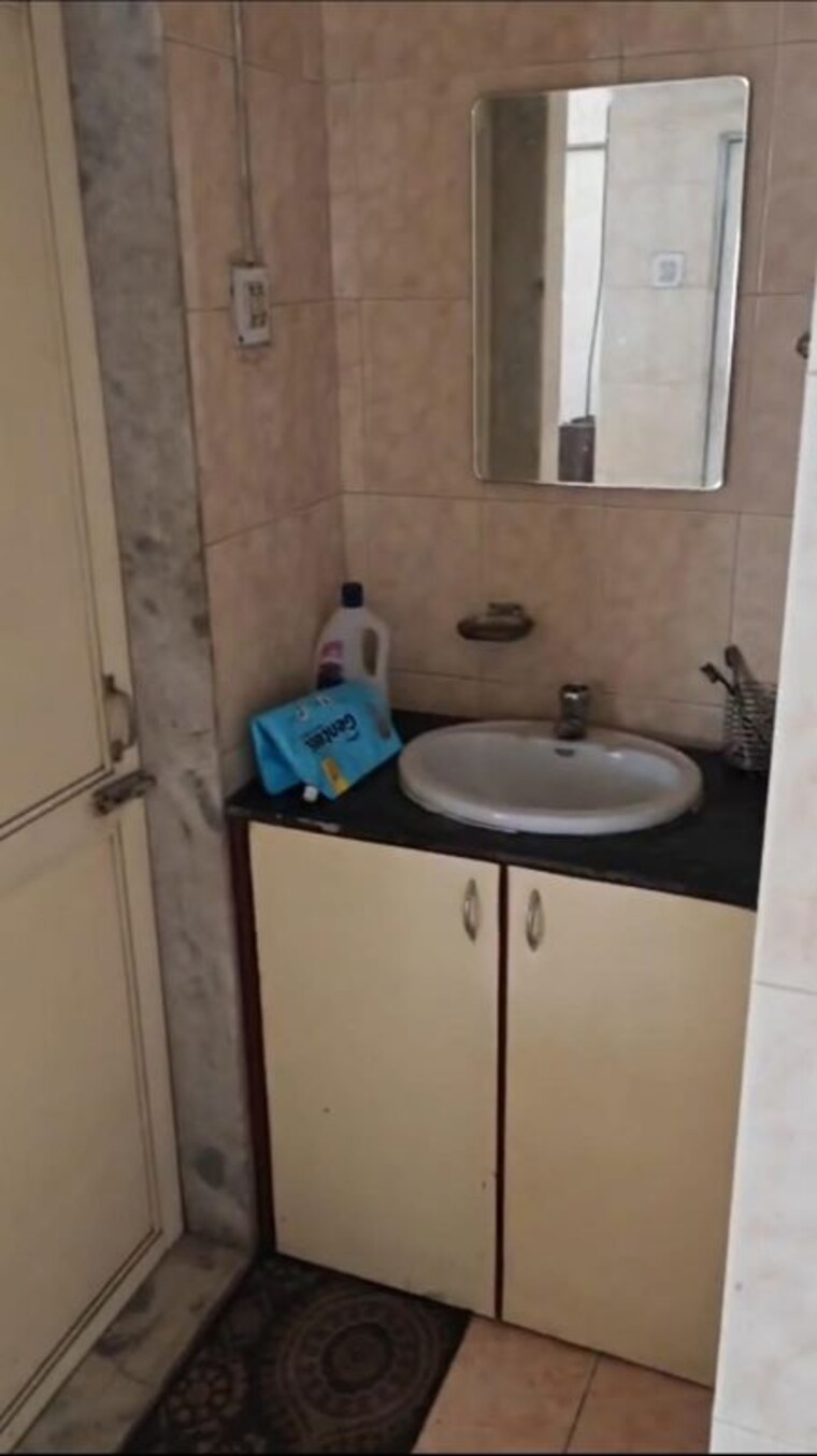 Bathroom, green-fields-apartment 1 Bedroom 450 Sq.Ft. Apartment In Andheri East Mumbai 10610058