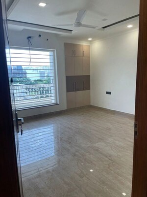Room in 3 BHK Builder Floor at Neharpar Phase 1 – for Sale