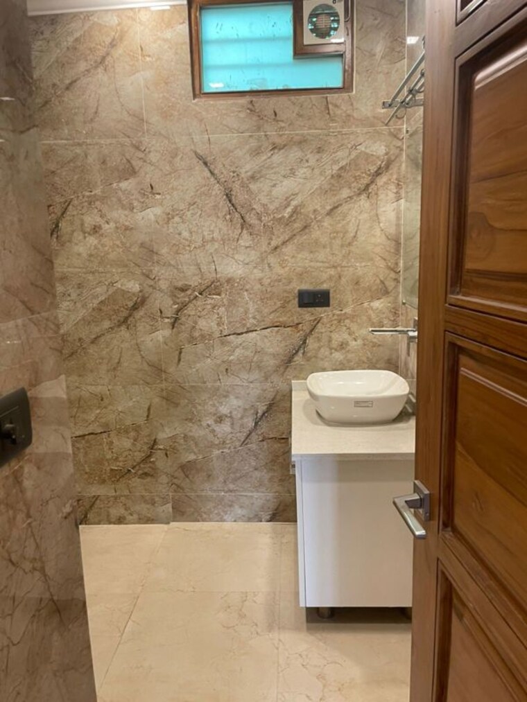 Bathroom, neharpar phase 1 3 Bedroom 2250 Sq.Ft. Builder Floor In Neharpar Phase 1 Faridabad 10610096