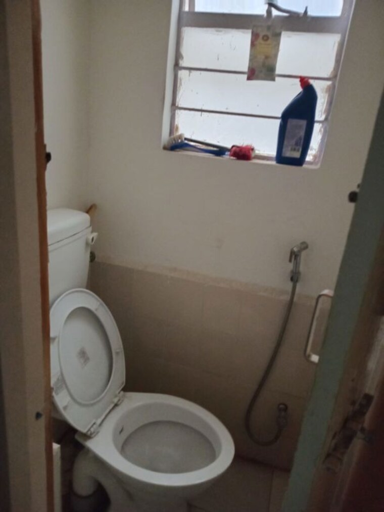 Bathroom, comfort-zone 3 Bedroom 1350 Sq.Ft. Apartment In Balewadi Pune 10610093