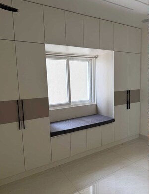 Room in 3 BHK Apartment at Prestige Beverly Hills, Kokapet – for Rent