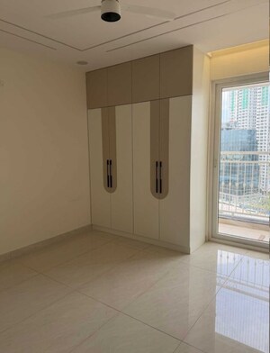 Room in 3 BHK Apartment at Prestige Beverly Hills, Kokapet – for Rent