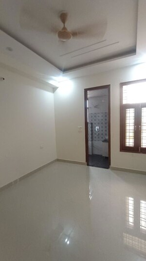 Room in 3 BHK Builder Floor at Sector 22 – for Rent