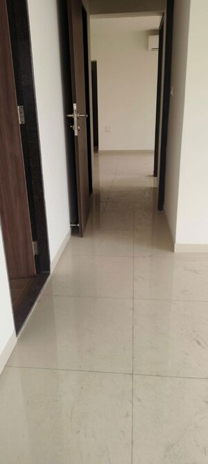 Room in 2 BHK Apartment at Lodha Amara, Kolshet Road – for Sale