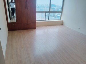 Room in 3 BHK Apartment at Unitech Fresco, Sector 50 – for Rent
