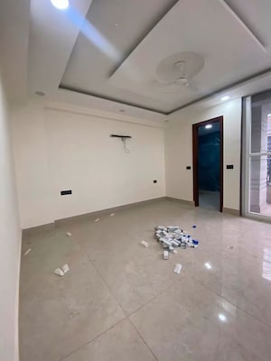 Room in 2 BHK Apartment at Chattarpur – for Rent