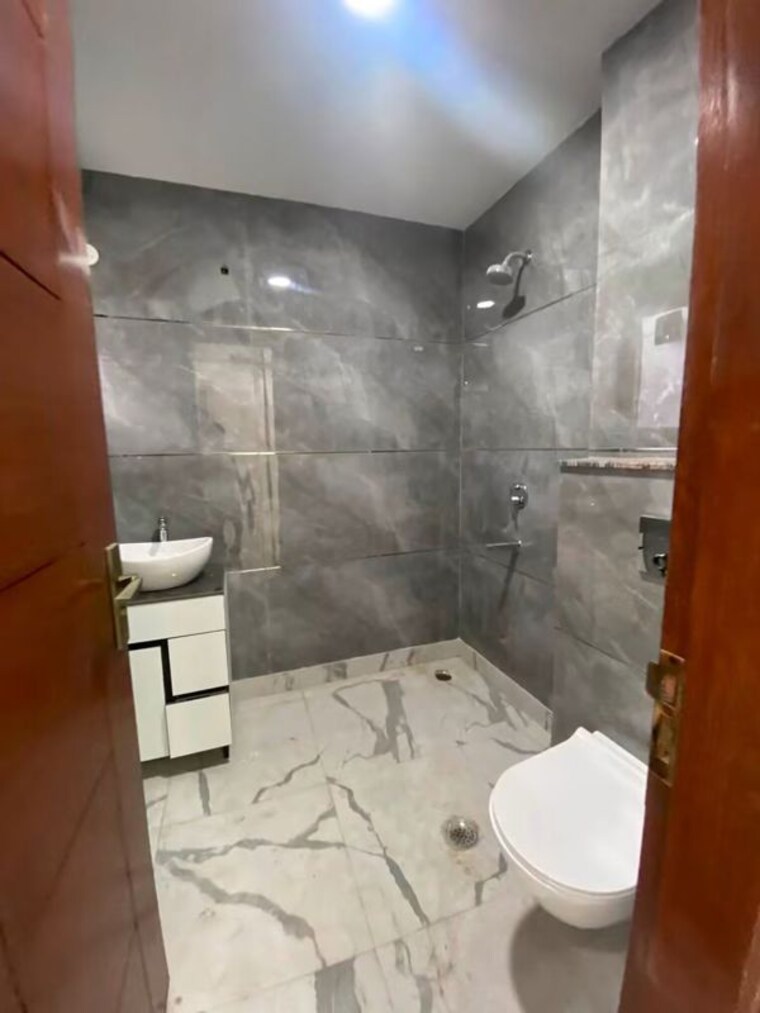 Bathroom, chattarpur 2 Bedroom 850 Sq.Ft. Apartment In Chattarpur Delhi 10610148