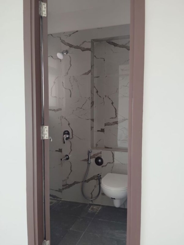 Bathroom, sheth-auris-bliss 2 Bedroom 650 Sq.Ft. Apartment In Malad West Mumbai 10610172
