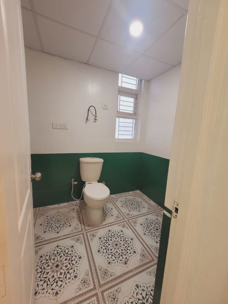 Bathroom, jaipurias-sunrise-greens-zirakpur 3 Bedroom 1800 Sq.Ft. Apartment In Vip Road Zirakpur 10610173