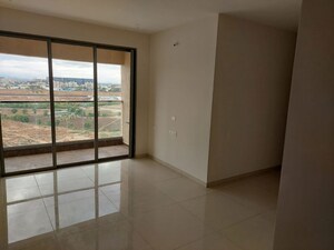 Room in 3 BHK Apartment at Gera Emerald City, Kharadi – for Rent