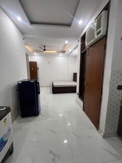 1 RkBuilder Floor For Rent in Saket