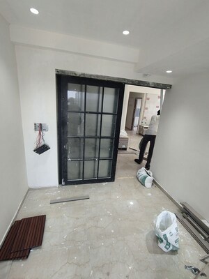 Room in 5 BHK Apartment at Shapoorji Pallonji BKC 28, Bandra East – for Rent