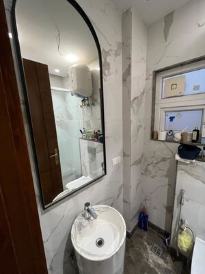 Bathroom in 2.5 BHK Builder Floor at Smart World Orchard, Sector 61 – for Rent