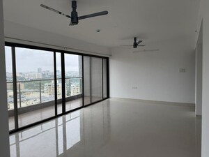 Room in 3 BHK Apartment at Goel Ganga Utopia, Bavdhan – for Rent
