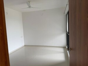 Room in 3 BHK Apartment at Goel Ganga Utopia, Bavdhan – for Rent