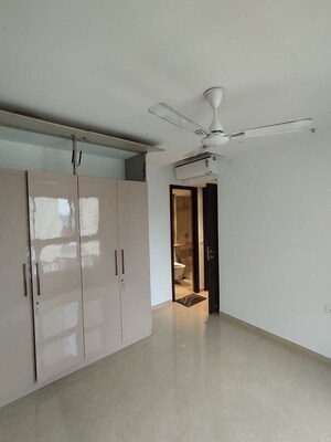 Room in 2 BHK Apartment at Hiranandani Highland, Powai – for Rent