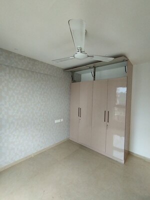 Room in 2 BHK Apartment at Hiranandani Highland, Powai – for Rent