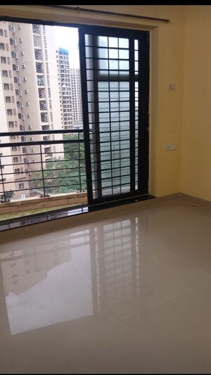 Room in 1 BHK Apartment at K Raheja Heights, Malad East – for Rent
