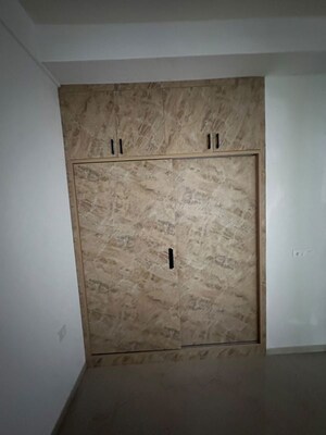 Furnished Amenities in 3 BHK Builder Floor at Smart World Orchard, Sector 61 – for Rent