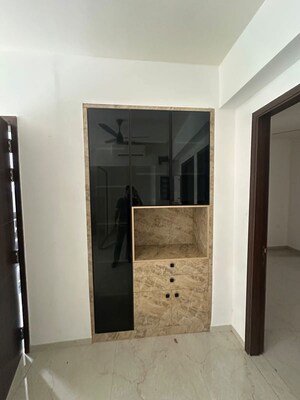 Building Lobby in 3 BHK Builder Floor at Smart World Orchard, Sector 61 – for Rent