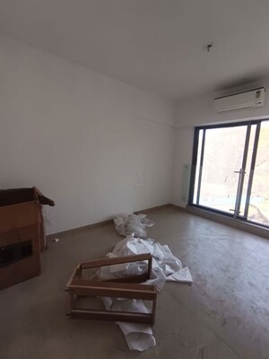 Room in 3.5 BHK Apartment at Kanakia Silicon Valley, Powai – for Rent