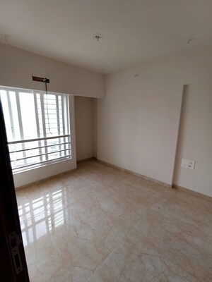 Room in 1 BHK Apartment at Meru Yojan One, Kurla West – for Rent