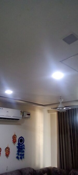 Furnished Amenities in 4 BHK Apartment at Parker White Lily, Sector 8 – for Sale