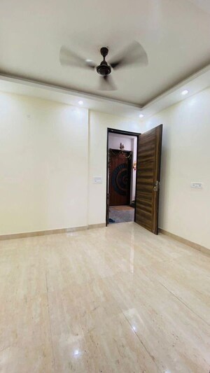 Room in 2 BHK Builder Floor at Saket – for Rent