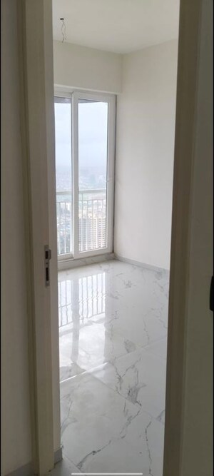 Room in 2 BHK Apartment at Ruparel Sky Green, Kandivali West – for Rent