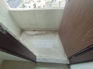Building Lobby in 4 BHK Apartment at Kapur Bawdi – for Rent