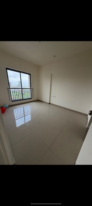 Room in 2 BHK Apartment at Mahindra Happinest Tathawade Phase 1, Tathawade – for Rent
