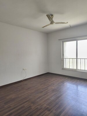 Room in 3.5 BHK Apartment at Vascon Forest County, Kharadi – for Rent