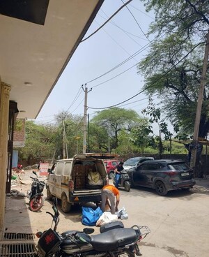 Parking in  Shop at Mehrauli – for Sale
