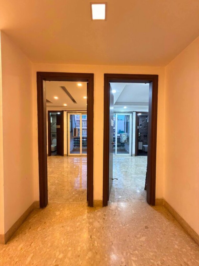 Room, saket 4 Bedroom 300 Sq.Yd. Builder Floor In Saket Delhi 10610331