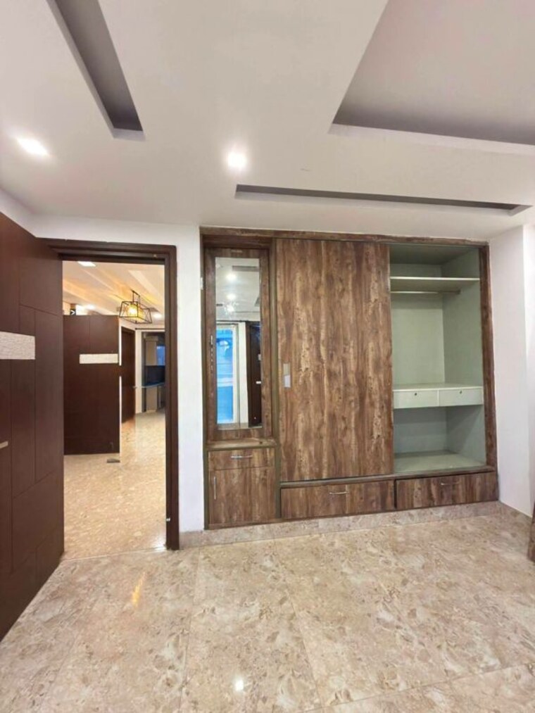 Room, saket 4 Bedroom 300 Sq.Yd. Builder Floor In Saket Delhi 10610331