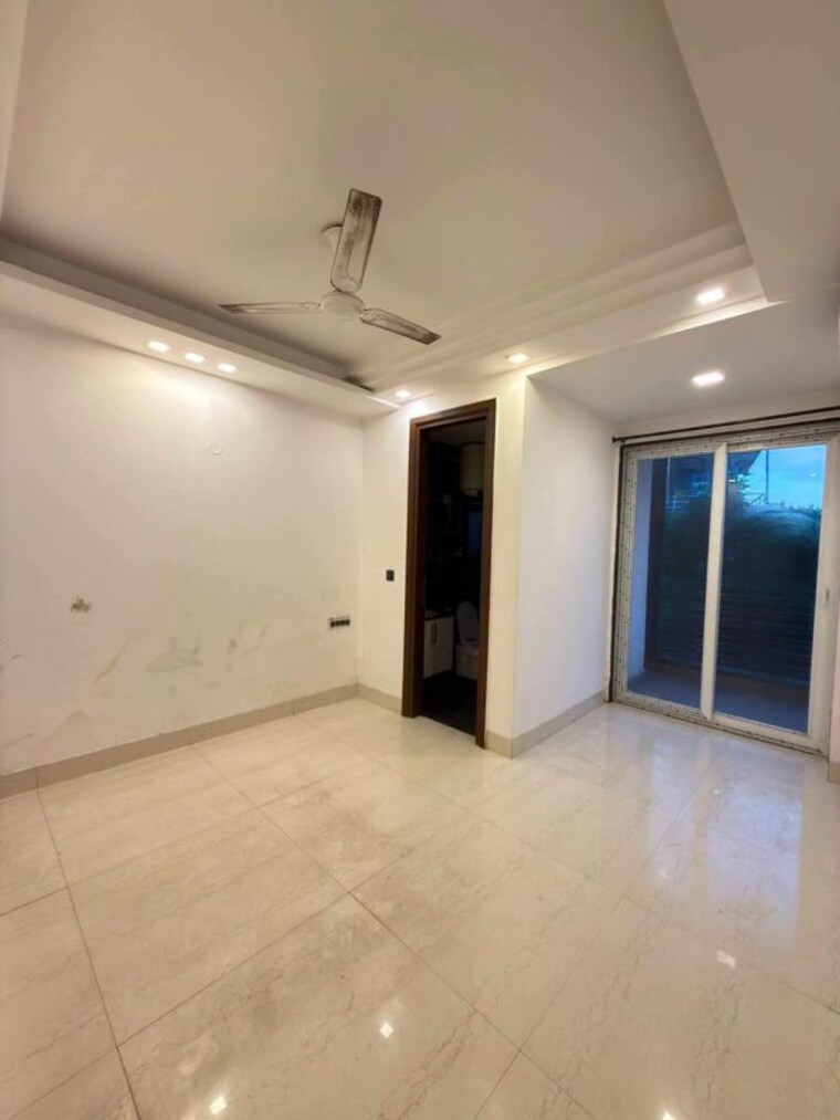 Room, saket 4 Bedroom 300 Sq.Yd. Builder Floor In Saket Delhi 10610331